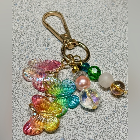 🌈 multi colored Butterfly Keychain - Picture 3 of 7